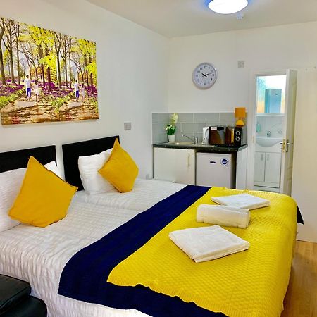 London Studio Apartments, Private Bathroom, Kitchenette, Parking, Np2 Bagian luar foto