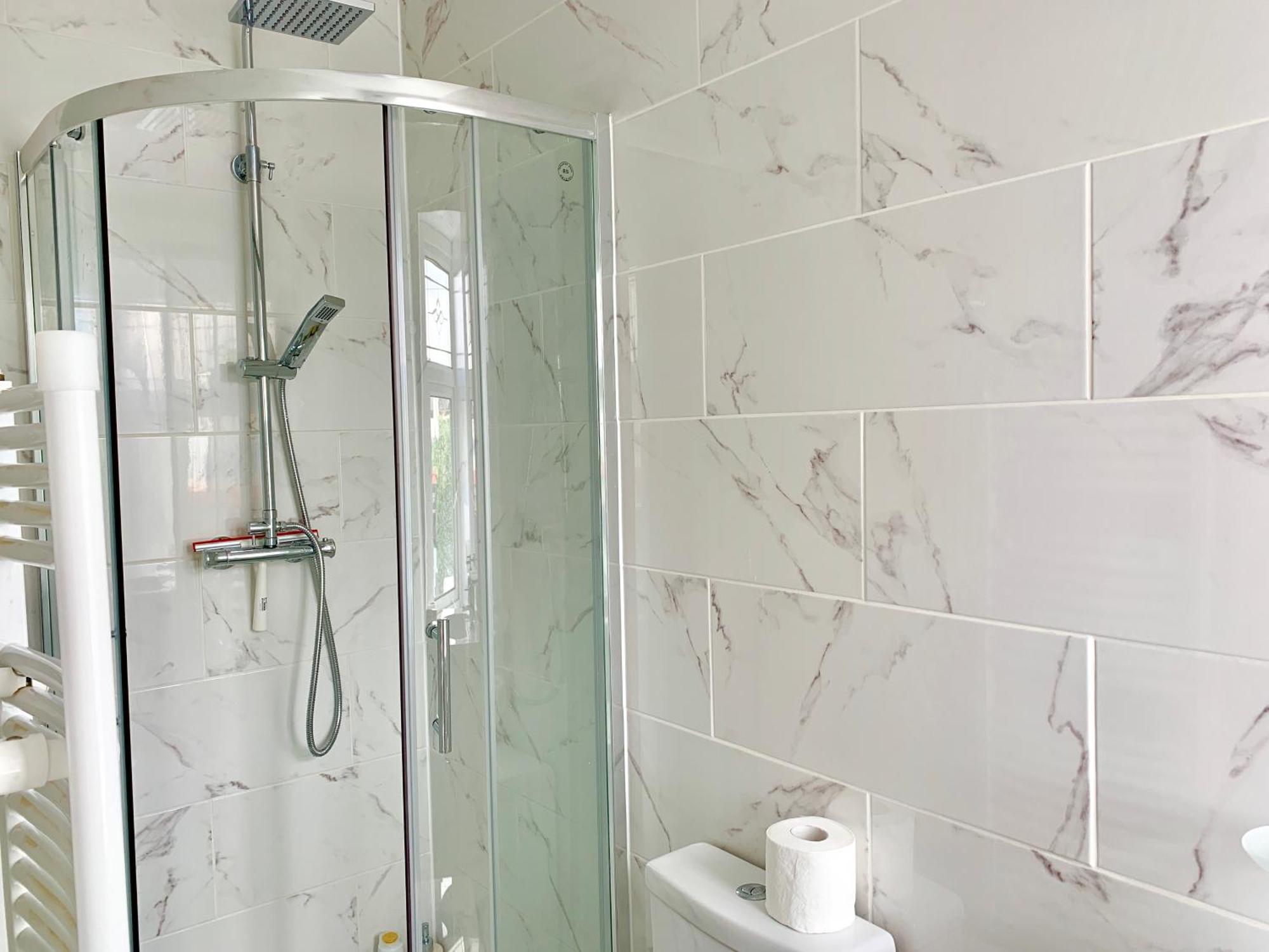 London Studio Apartments, Private Bathroom, Kitchenette, Parking, Np2 Bagian luar foto