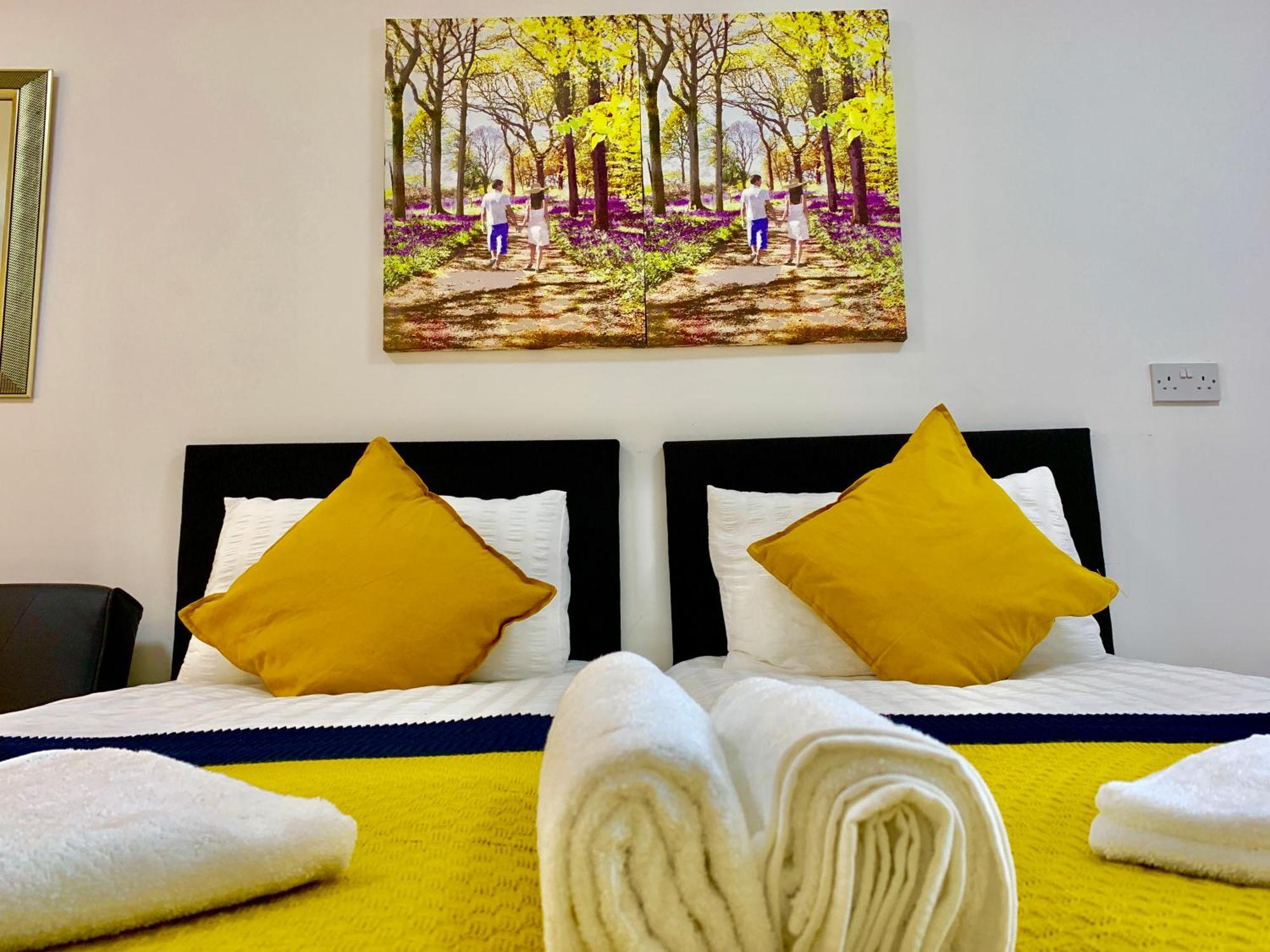 London Studio Apartments, Private Bathroom, Kitchenette, Parking, Np2 Bagian luar foto