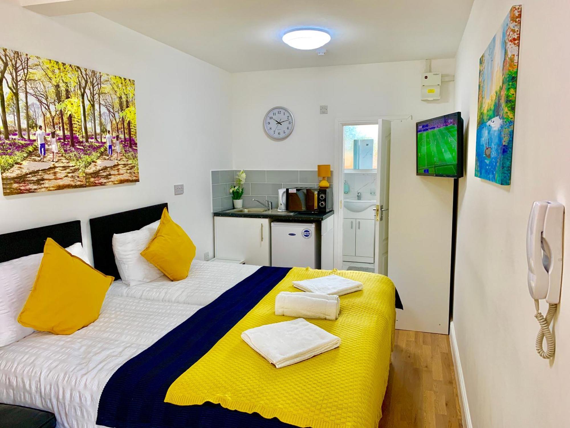 London Studio Apartments, Private Bathroom, Kitchenette, Parking, Np2 Bagian luar foto