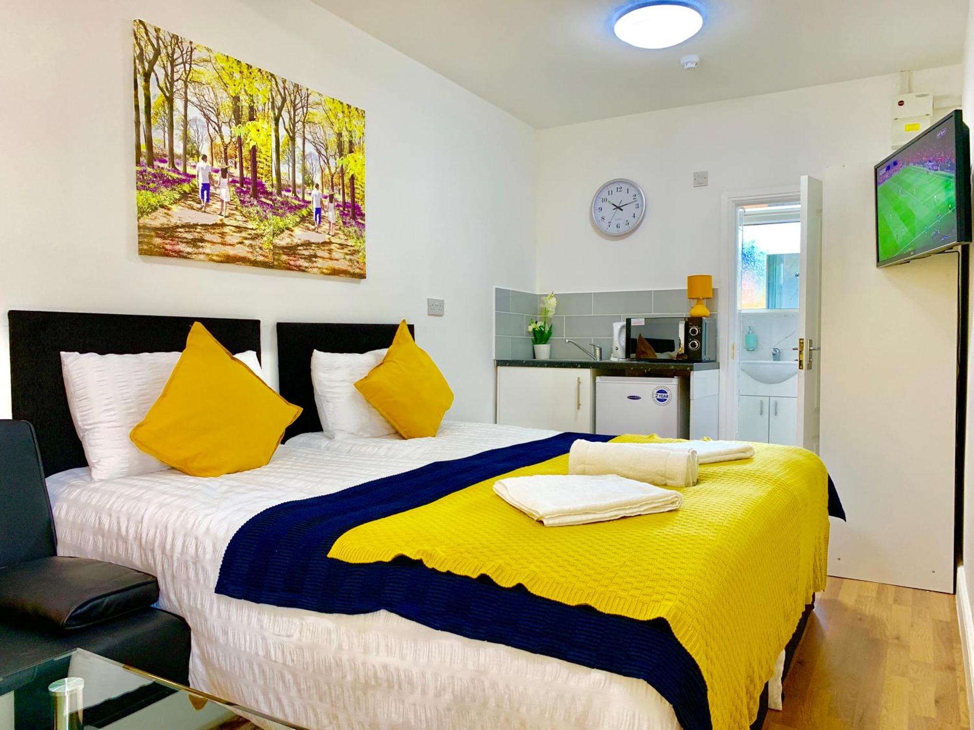 London Studio Apartments, Private Bathroom, Kitchenette, Parking, Np2 Bagian luar foto