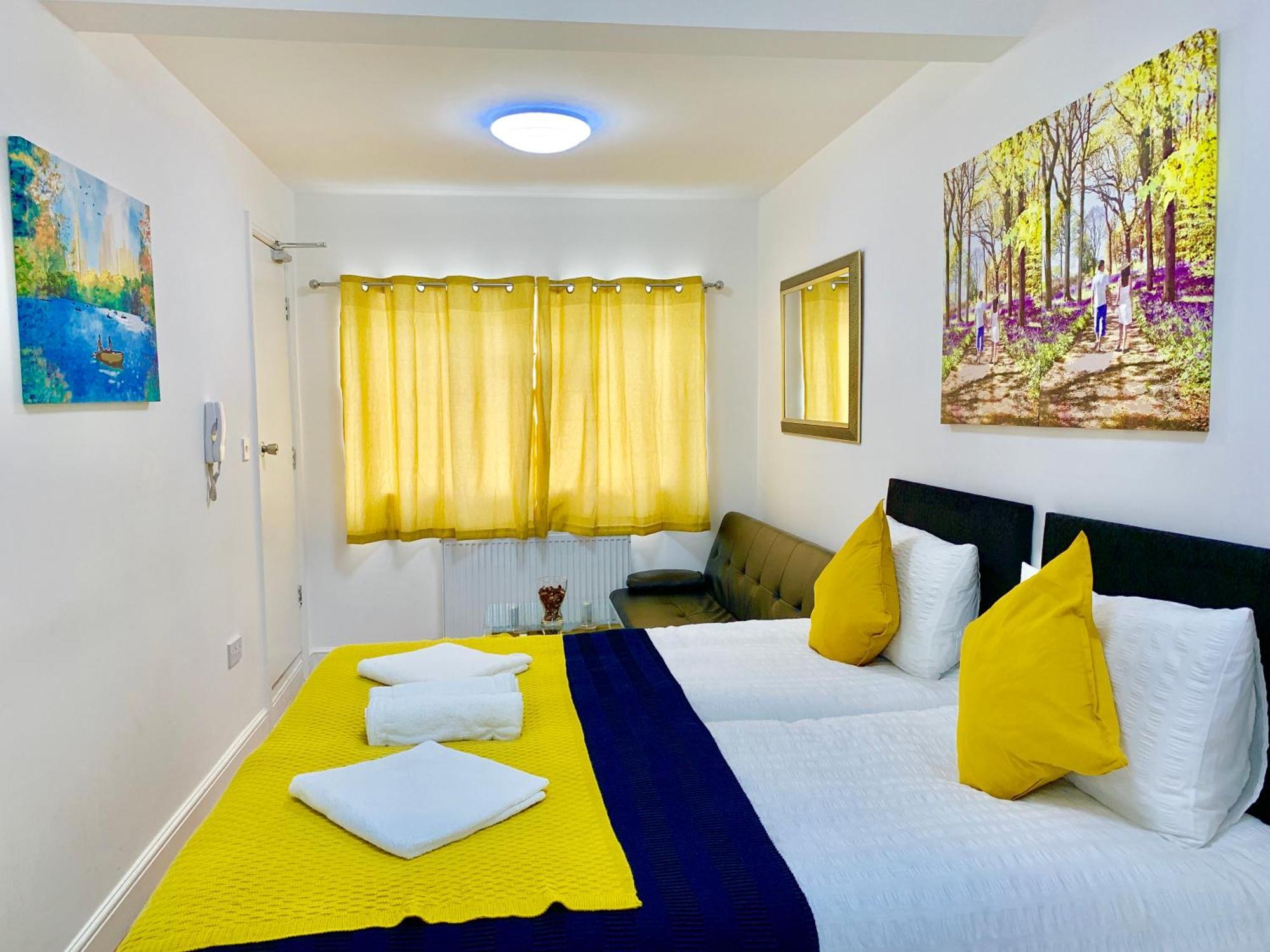 London Studio Apartments, Private Bathroom, Kitchenette, Parking, Np2 Bagian luar foto
