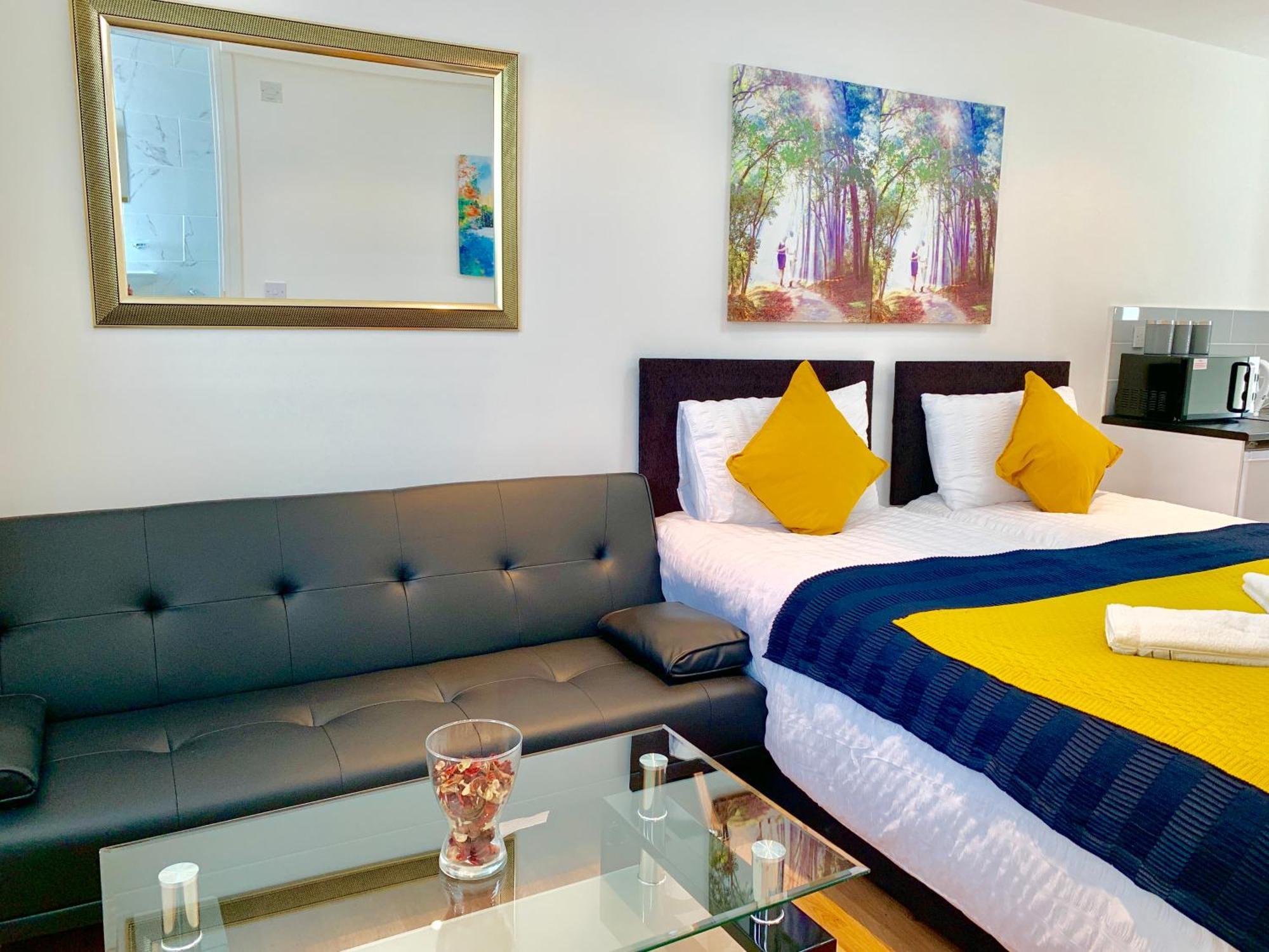 London Studio Apartments, Private Bathroom, Kitchenette, Parking, Np2 Bagian luar foto